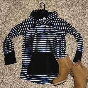 LulaRoe Amber hoodie size medium, black and blue stripe